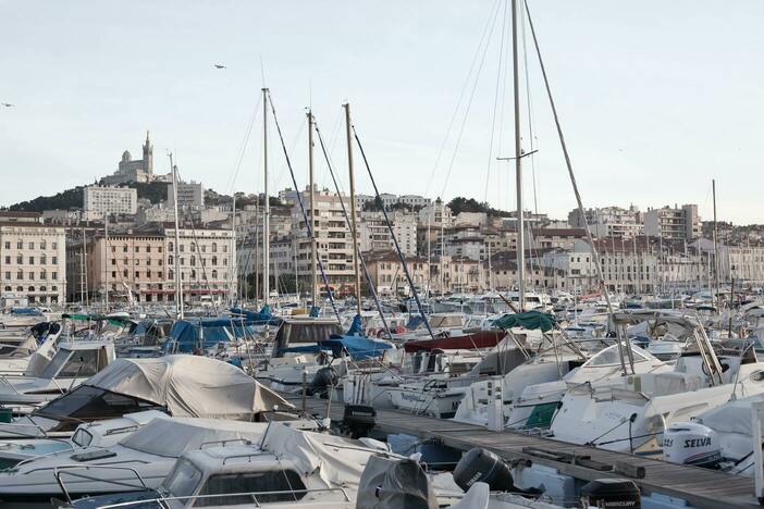 Image du Vieux-Port, montrant des bateaux